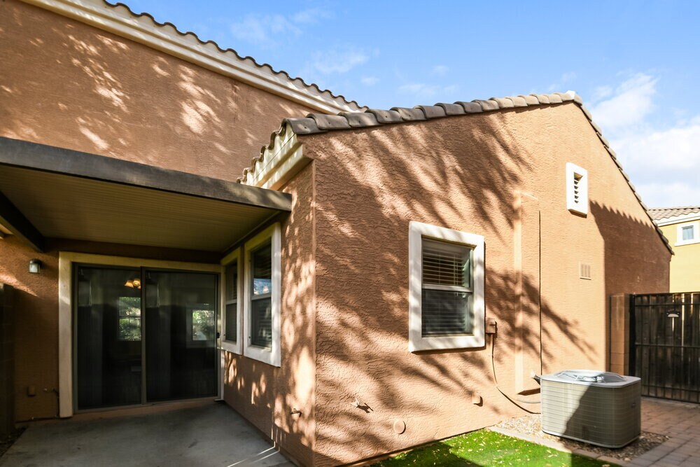 Building Photo - 2523 E Bart St