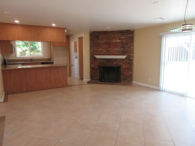 Building Photo - Reduced price on this Beautiful Porter Ran...