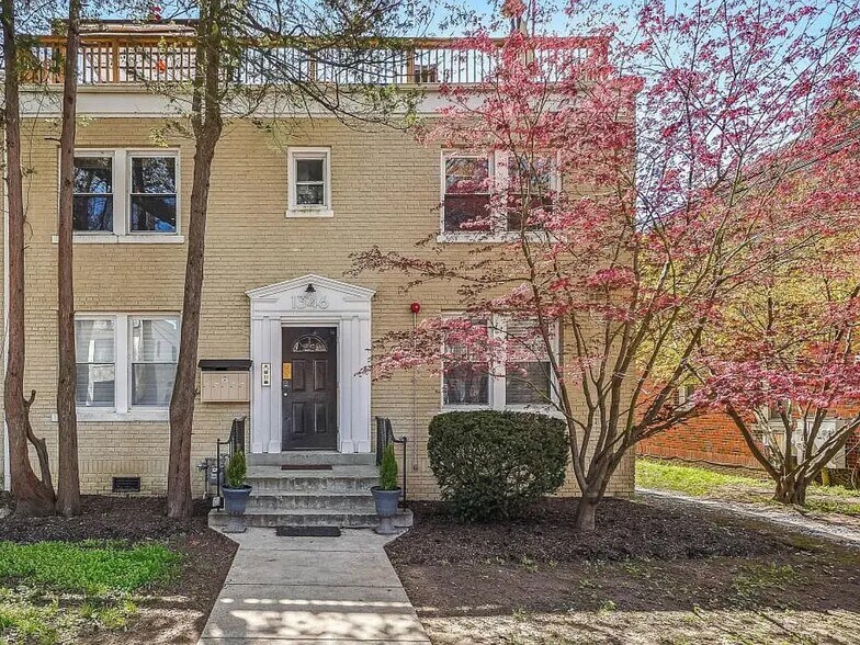 Building Photo - 1346 Nicholson St NW
