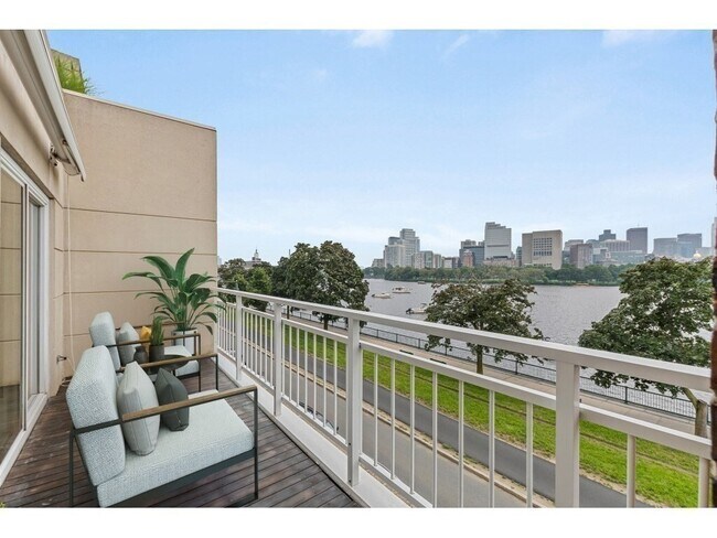 Building Photo - 75-83-83 Cambridge Pkwy