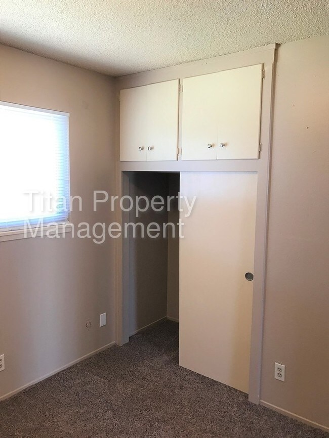 Building Photo - 1400 Harris Ave