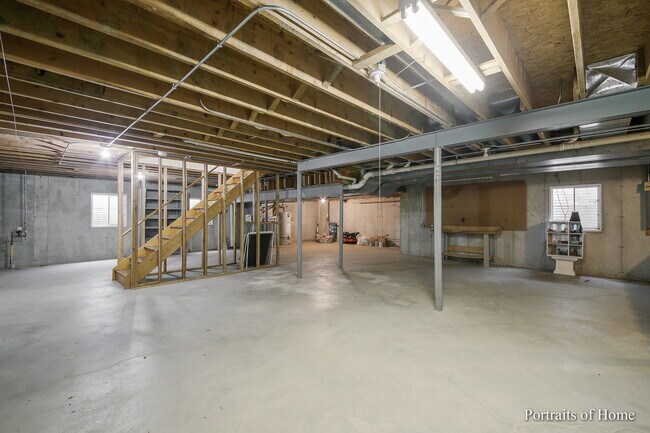 Building Photo - 2755 Newport Dr