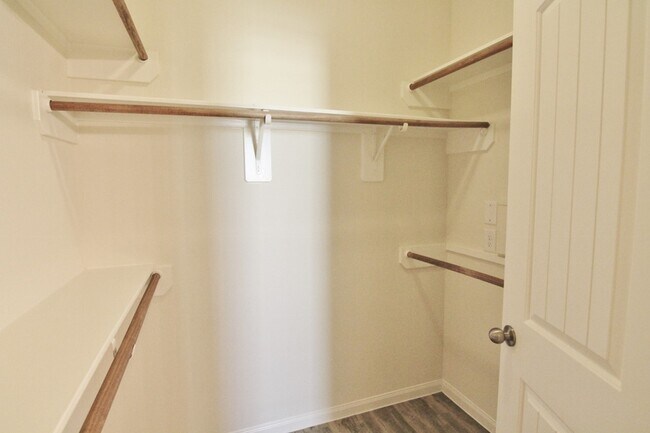 Building Photo - 6223 Brenwood Cir