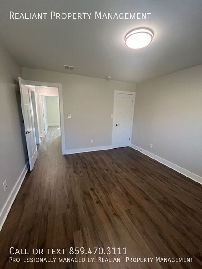 Building Photo - Completely Remodeled, 3 Bedroom, 3 bath ho...