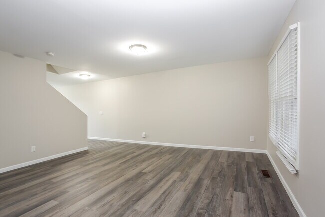 Building Photo - 3787 Pendent Ln