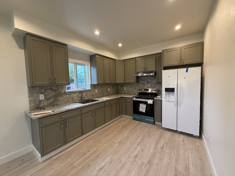 Kitchen - 37045 Dutra Way