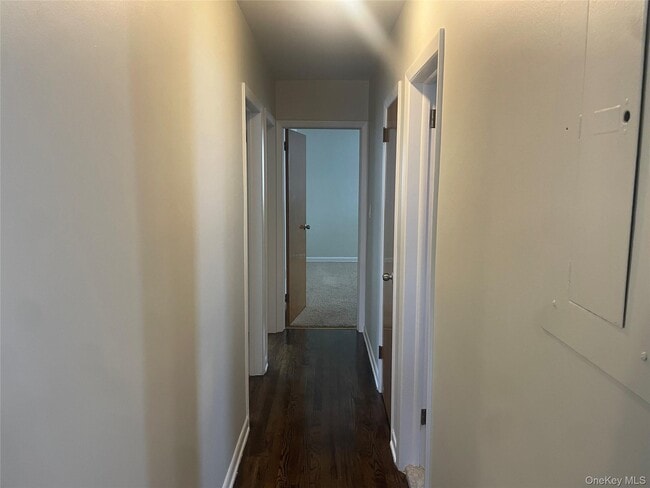 Building Photo - 147-38 Grand Central Pkwy