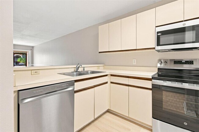 Building Photo - 14635 Par Club Cir
