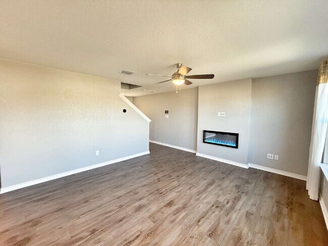 Building Photo - Immaculate Two Story Home in Legend Point Just Minutes from IH-35, shopping and area school!