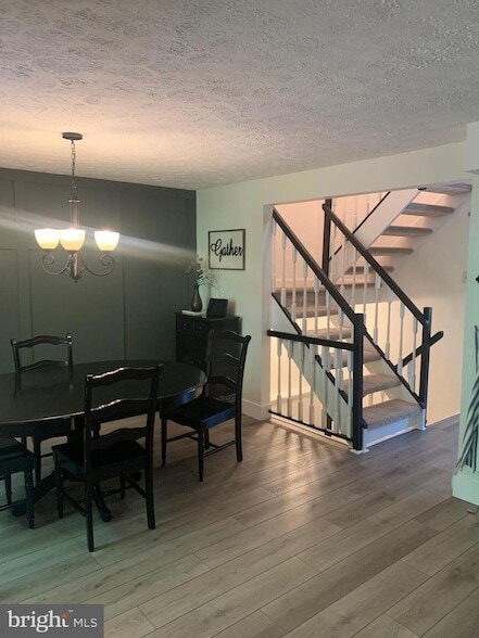 Building Photo - 9953 Valley Park Dr