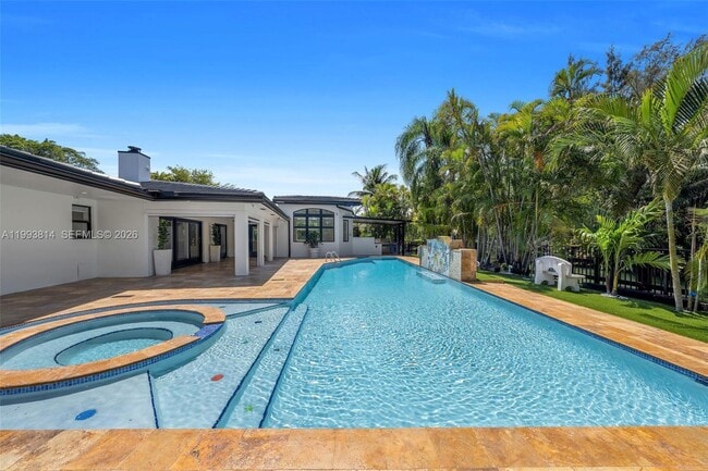 Building Photo - 5120 Carillo St