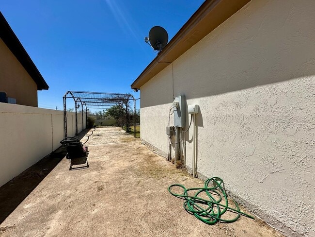 Building Photo - 617 Cowbird Cove Court