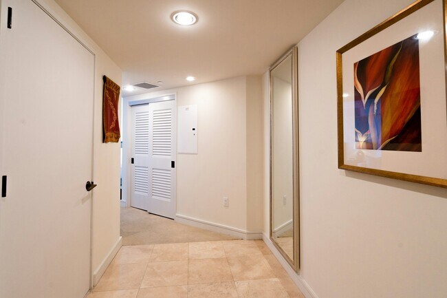 Building Photo - 223 Saratoga Rd