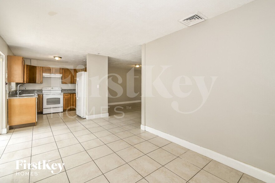 Building Photo - 7300 Ramona St