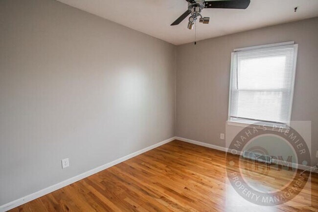 Building Photo - Spacious 5 Bedroom / 2.5 Bathroom Home | Near Ralston