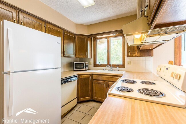 Building Photo - Beautiful 2 Bedroom Duplex located in West Manhattan!