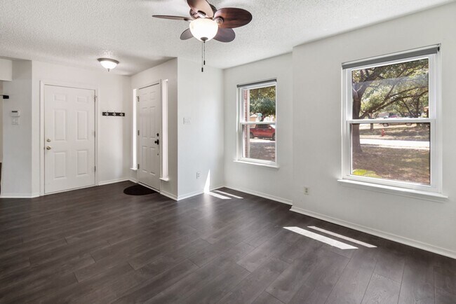 Building Photo - 1305 Cedar Brook Dr