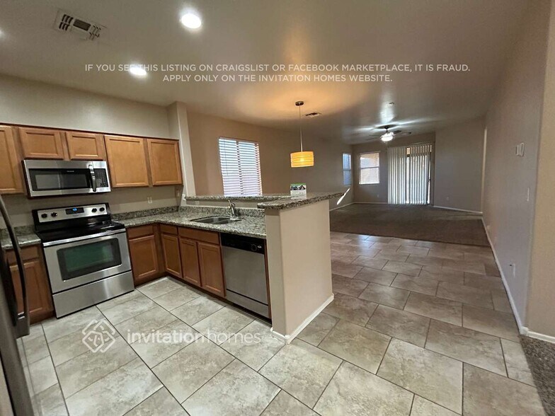 Building Photo - 6805 S 70th Dr