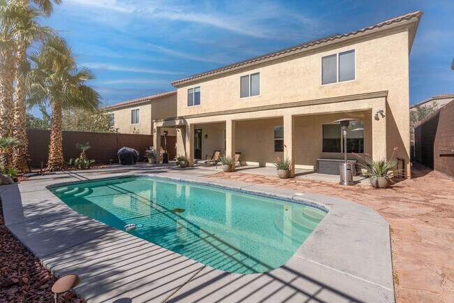 Building Photo - 2589 Chateau Clermont St