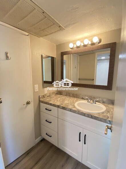 Building Photo - 4901 S Calle Los Cerros Dr