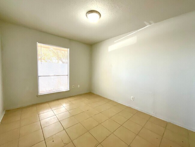Building Photo - Lovely 3 Bedroom/ 2 Bath Home In Converse, TX!