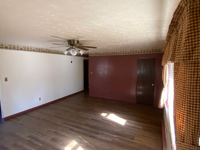 Building Photo - 794 Ridge Rd