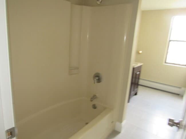 Building Photo - Plaistow Remodeled 2 Bedroom Condominium! ...