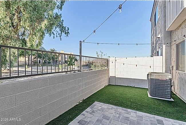 Building Photo - 2134 W Harmont Dr