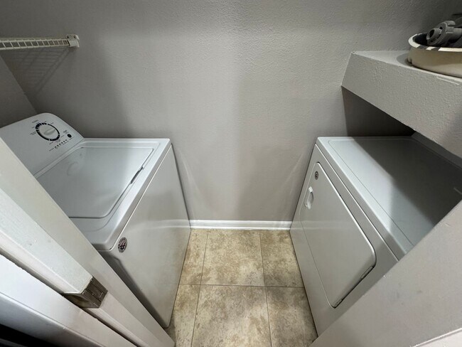 Building Photo - Altamonte Springs Top Floor Condo ~ Gated Waterfront Community ~ Must See!