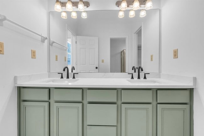 Building Photo - 176 Harbor Village Dr