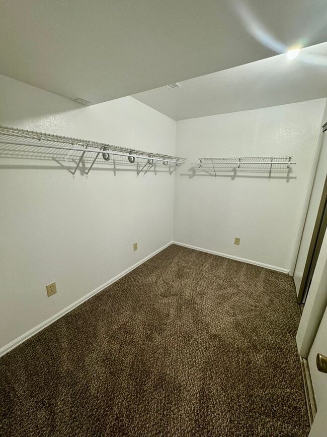 Building Photo - Lovely 3 bedroom/2 bath home in Fountain V...