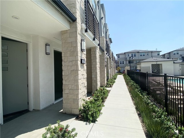 Building Photo - 1319 W Cara Dr