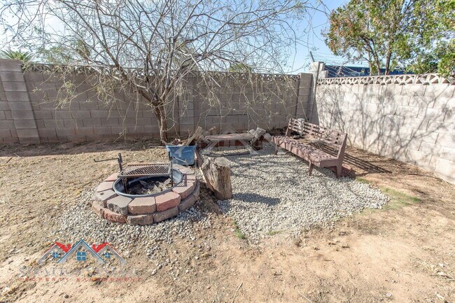 Building Photo - 1314 S 78th St