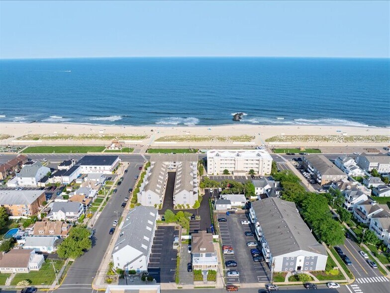 Building Photo - 606 Beach Ave