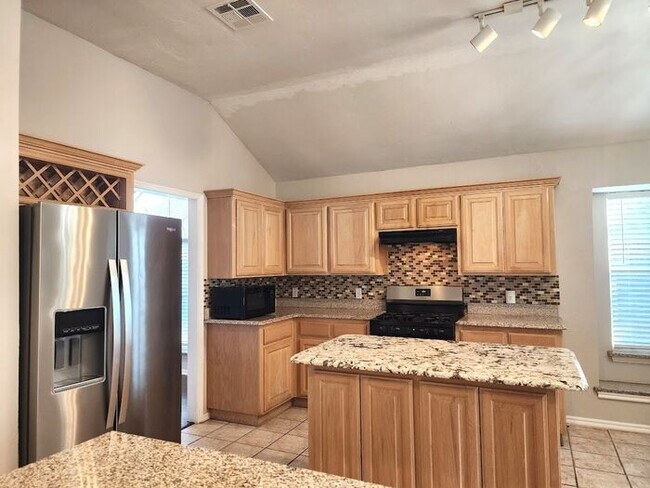 Building Photo - 3 Bed 2Bath 2 Car in the Westlake Addition NW OKC