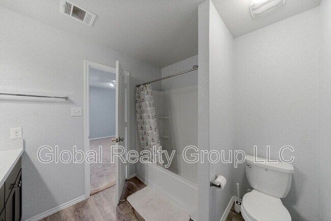 Building Photo - 5914 Sunshine Smt