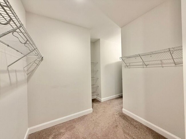 Building Photo - 414 Shale Creek Dr