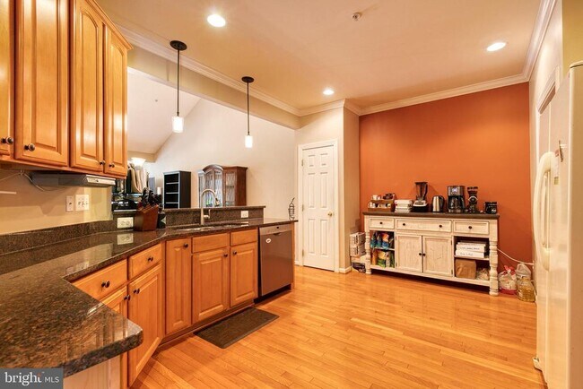 Building Photo - 318 Native Dancer Cir