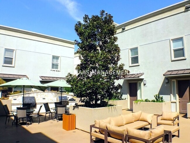Building Photo - 16674 Bellflower Blvd