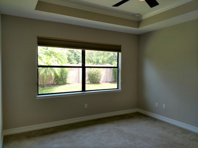 Building Photo - Unfurnished Annual Rental - Lovely 3 Bedroom Home in Calusa Park. Nicely upgraded and Pet Friendly