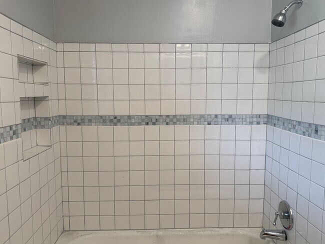 Building Photo - 5726 Lakefield Dr