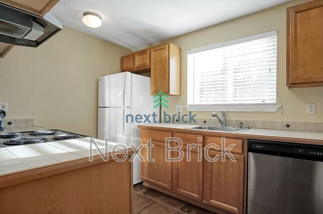 Building Photo - 1138 N 198th St