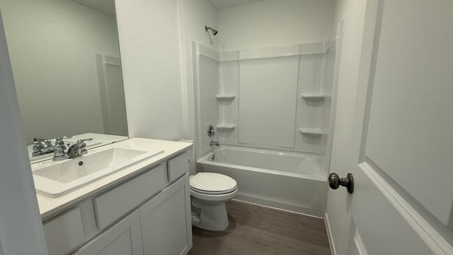 Building Photo - 912 Pertuso Ln