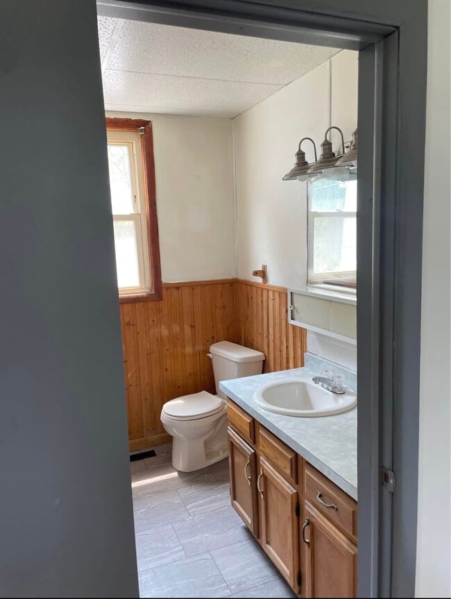 Building Photo - 212 29th St