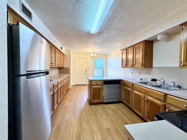 Building Photo - 104 Verna Spur