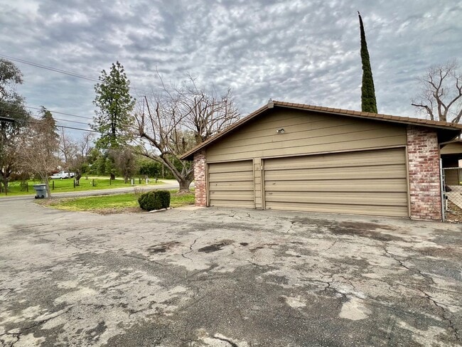Building Photo - Classic Granite Bay Ranch Style 3/2/3 w Pasture
