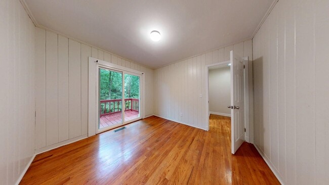 Building Photo - Super Cute Cottage 1 mile from Toomers Corner