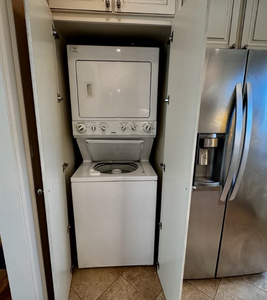 Building Photo - 1387 Midview Dr