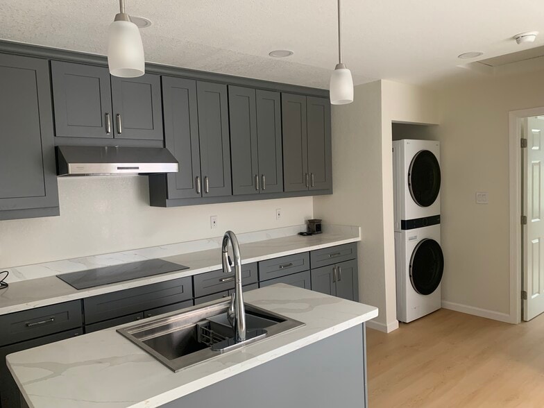 Building Photo - 4994 Berkeland Ct