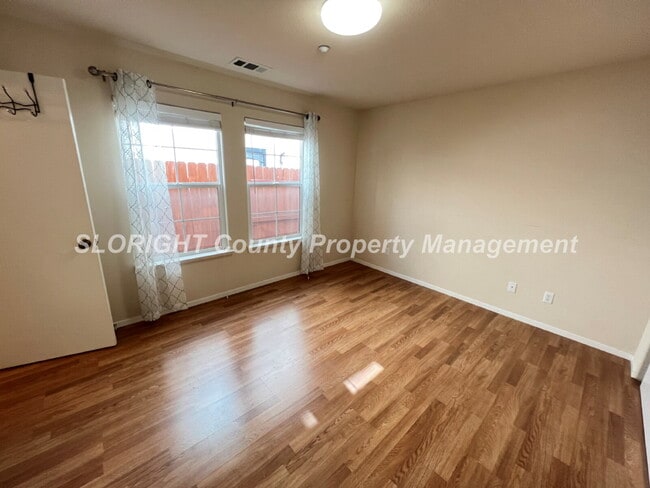 Building Photo - AVAILABLE MAY - 3 Bedroom / 2 Bathroom Home in Templeton